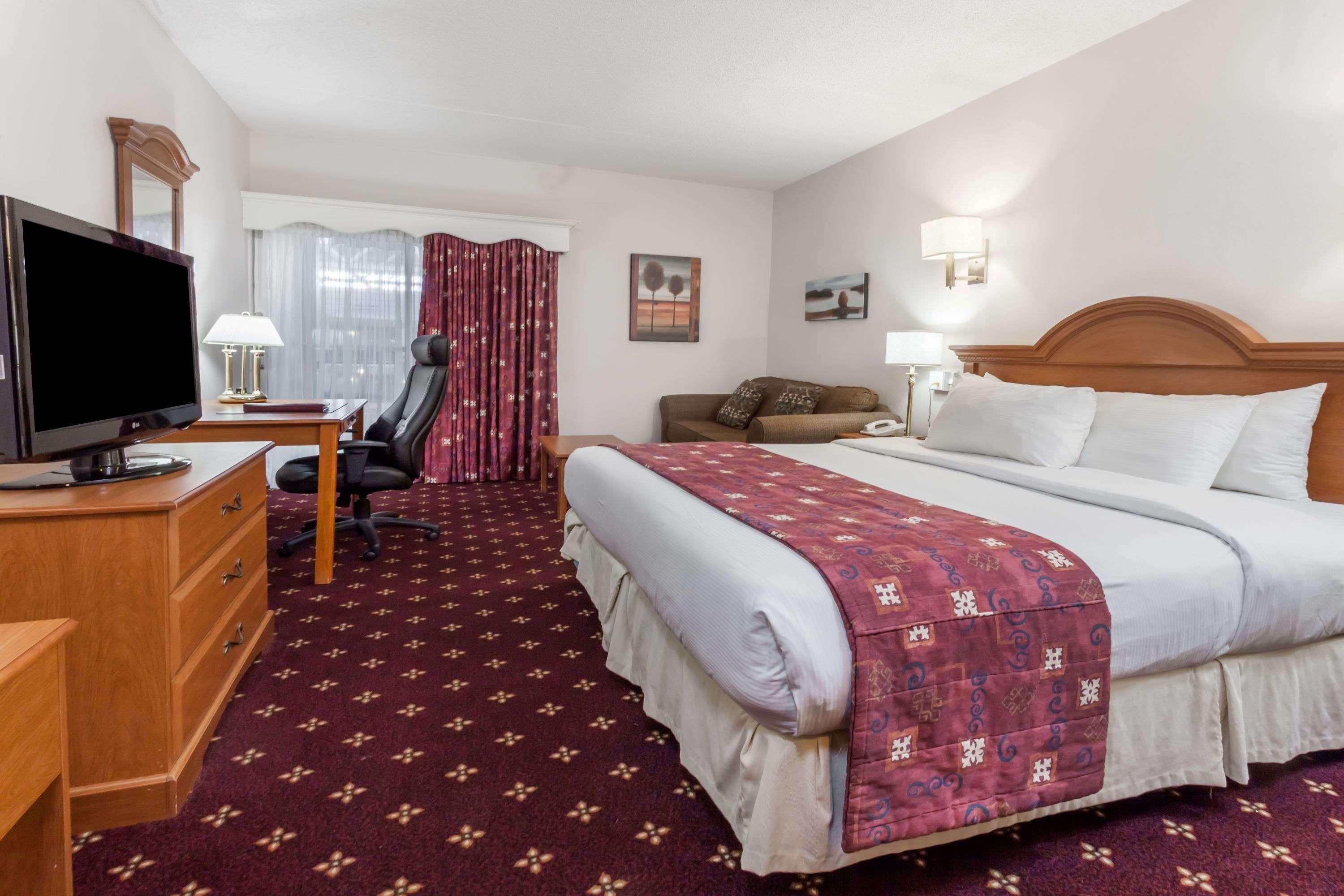 Hotel Ramada By Wyndham Fredericton Exterior foto