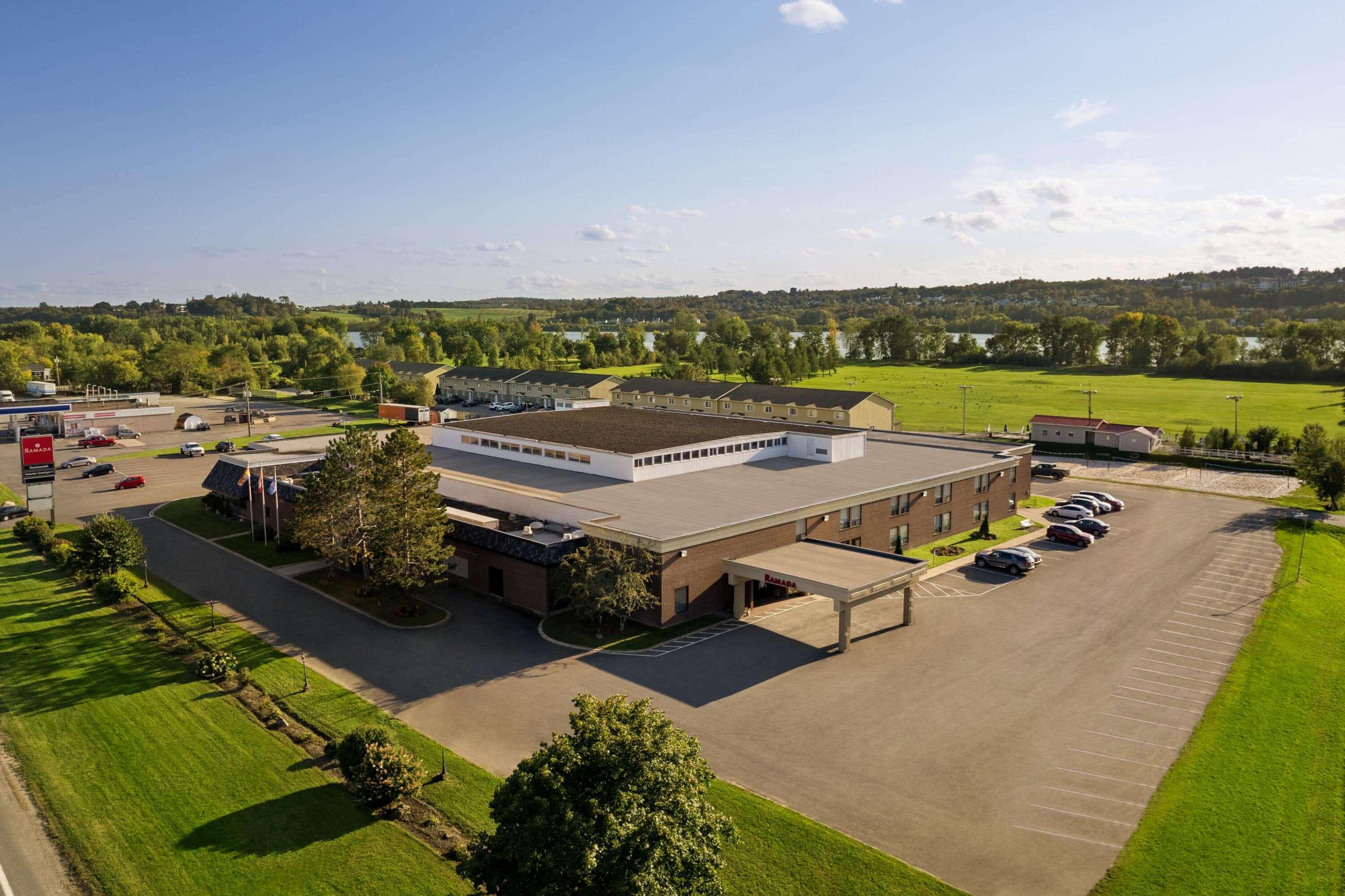 Hotel Ramada By Wyndham Fredericton Exterior foto