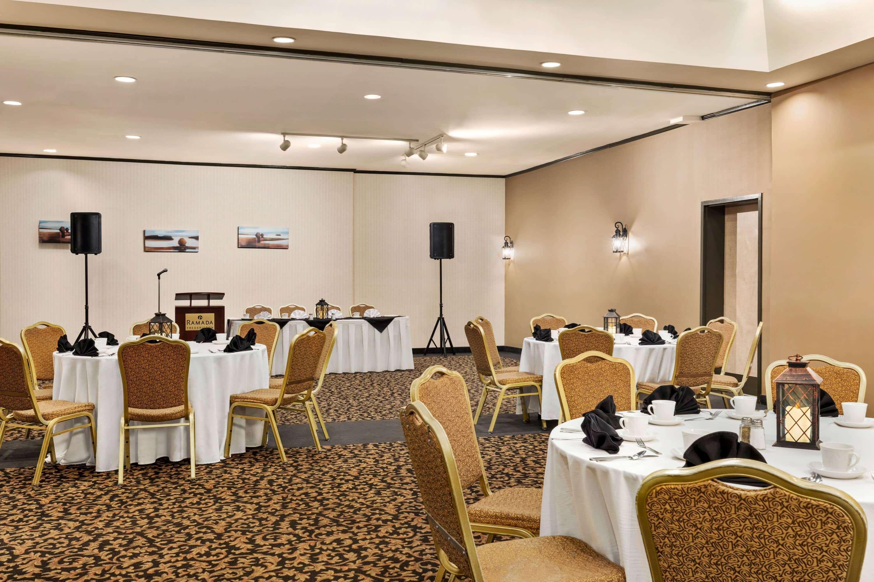 Hotel Ramada By Wyndham Fredericton Exterior foto